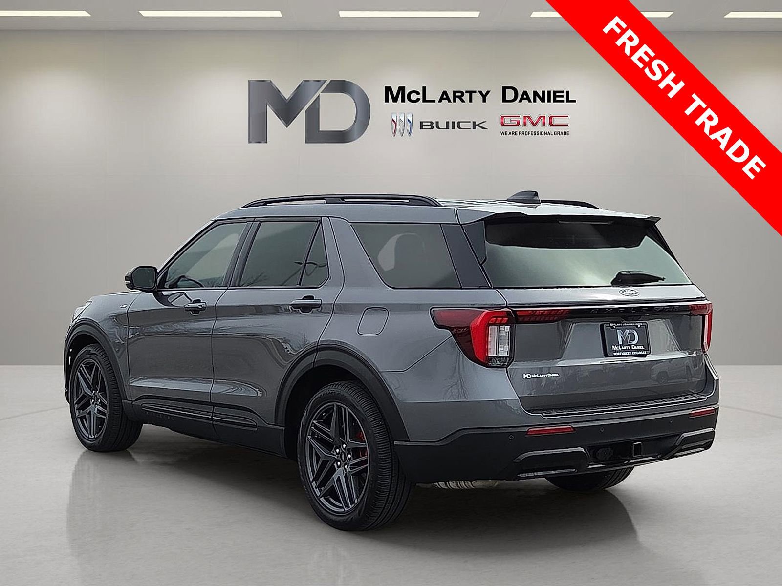 Used 2025 Ford Explorer ST-Line w/ Premium Package image 4