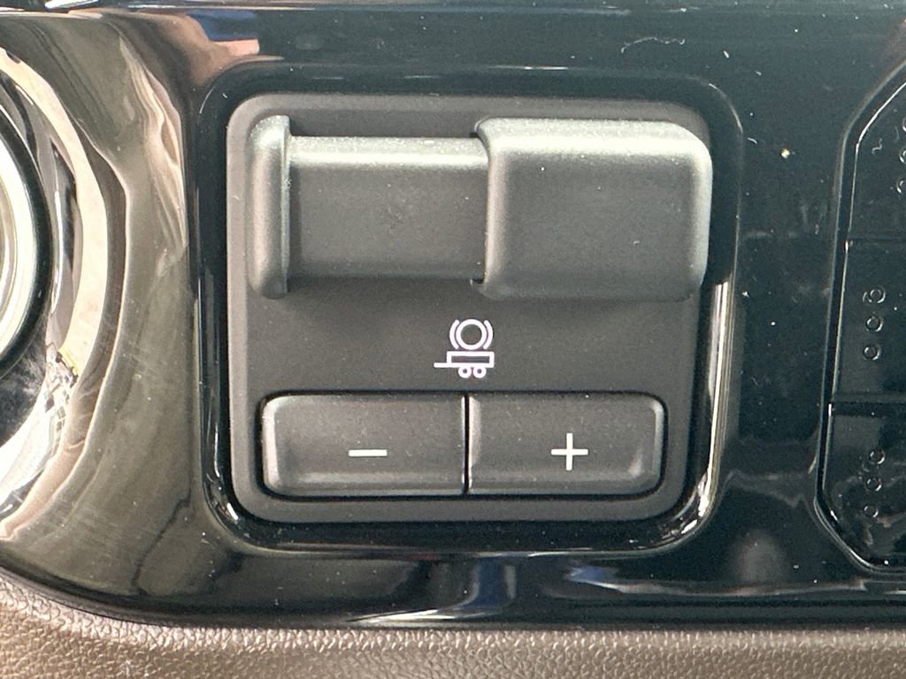 Certified 2024 Chevrolet Silverado 2500 LTZ w/ LTZ Convenience Package image 31