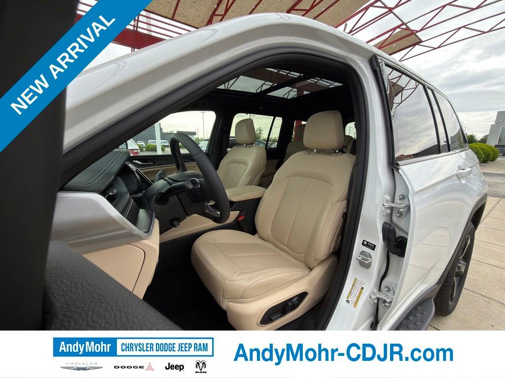 Used 2024 Jeep Grand Cherokee Limited w/ Luxury Tech Group II AWD/4WD image 6
