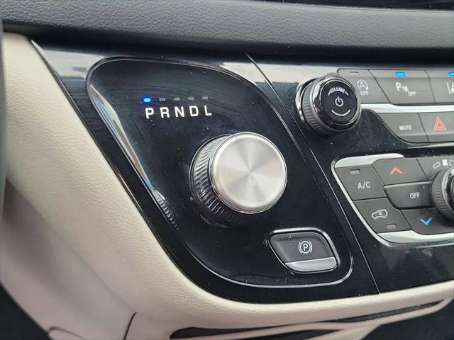 Certified 2023 Chrysler Pacifica Touring-L FWD image 11