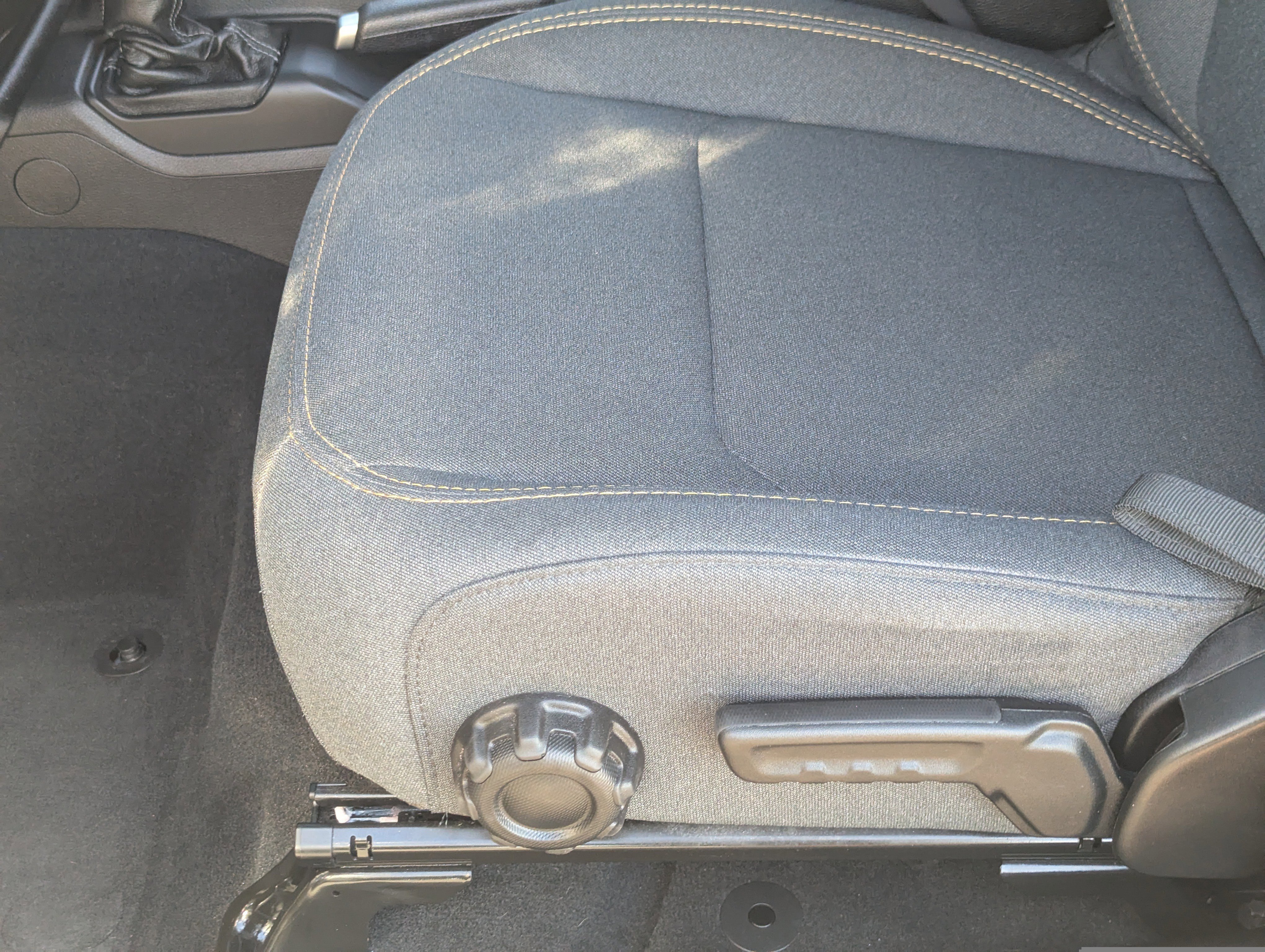 Used 2025 Jeep Gladiator Sport image 20