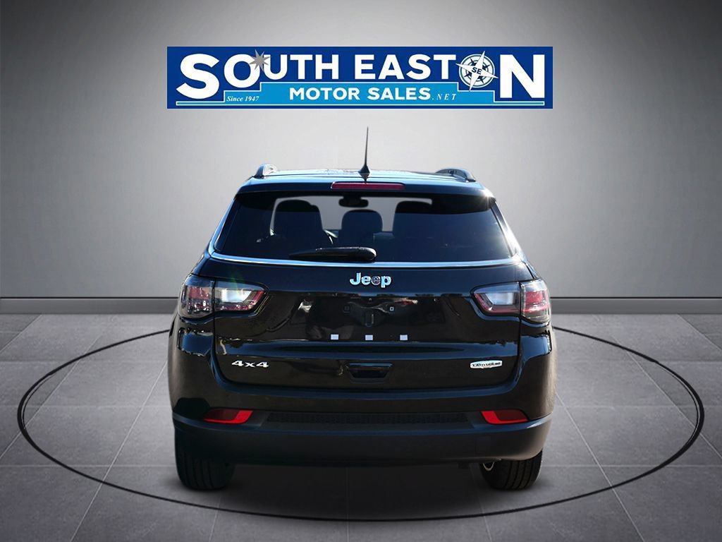Used 2022 Jeep Compass Latitude w/ Sun and Sound Group AWD/4WD image 4
