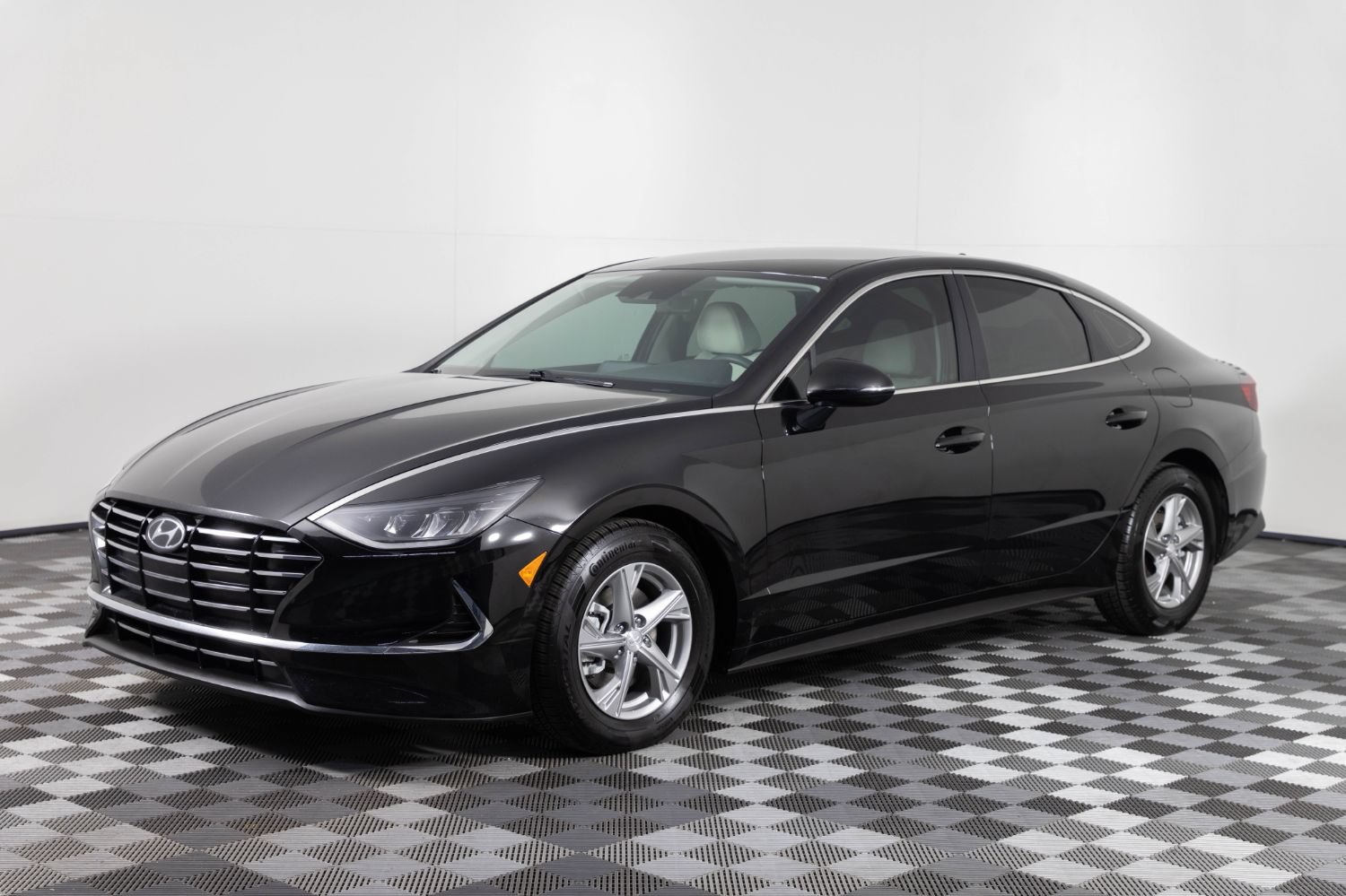 Used 2023 Hyundai Sonata SE w/ Preferred Accessory Package