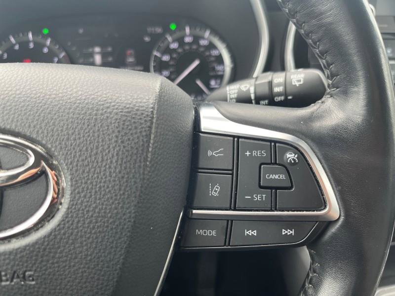 Used 2021 Toyota Highlander XLE image 22