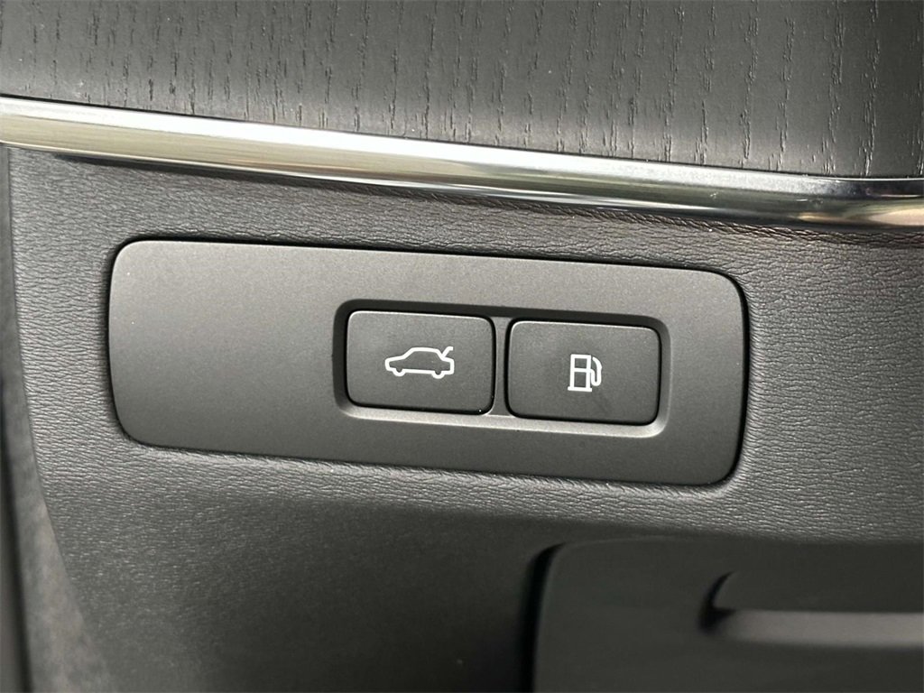 Used 2025 Volvo XC90 T8 Ultra w/ Protection Package Premier image 26
