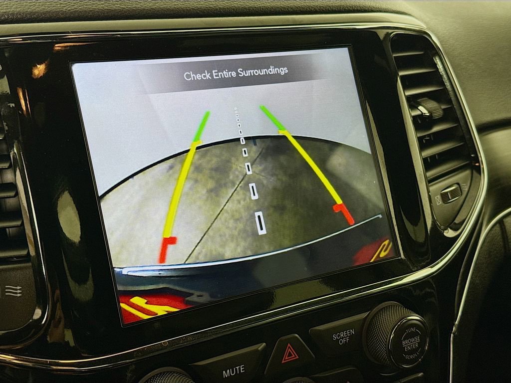 Used 2020 Jeep Grand Cherokee Limited w/ Luxury Group II image 16