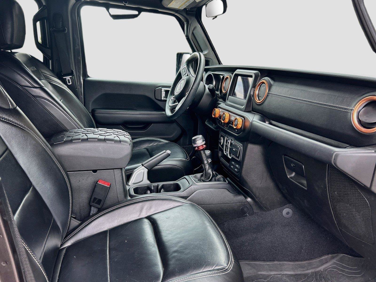 Used 2018 Jeep Wrangler Unlimited Sahara AWD/4WD image 16