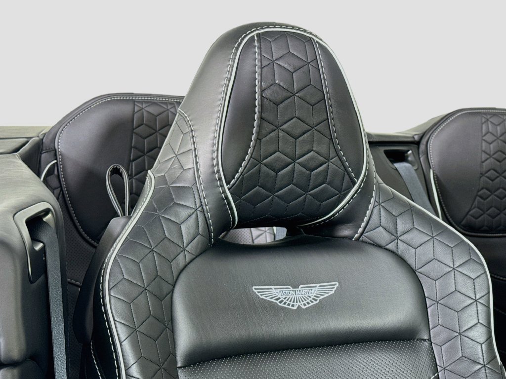 Used 2020 Aston Martin DBS Superleggera Volante RWD image 23