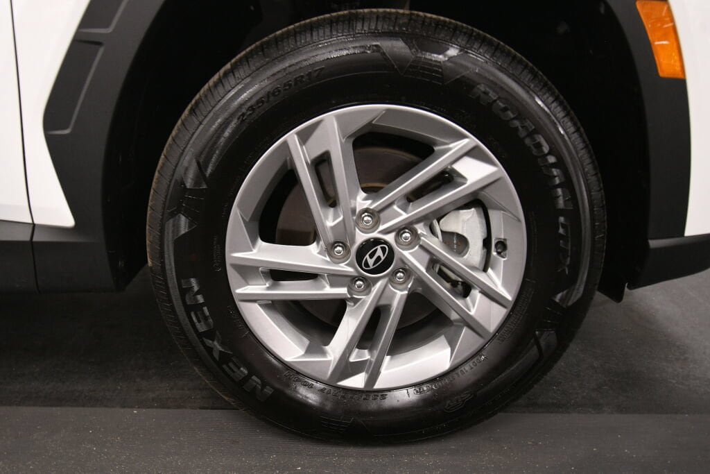 Used 2025 Hyundai Tucson SE AWD/4WD image 29