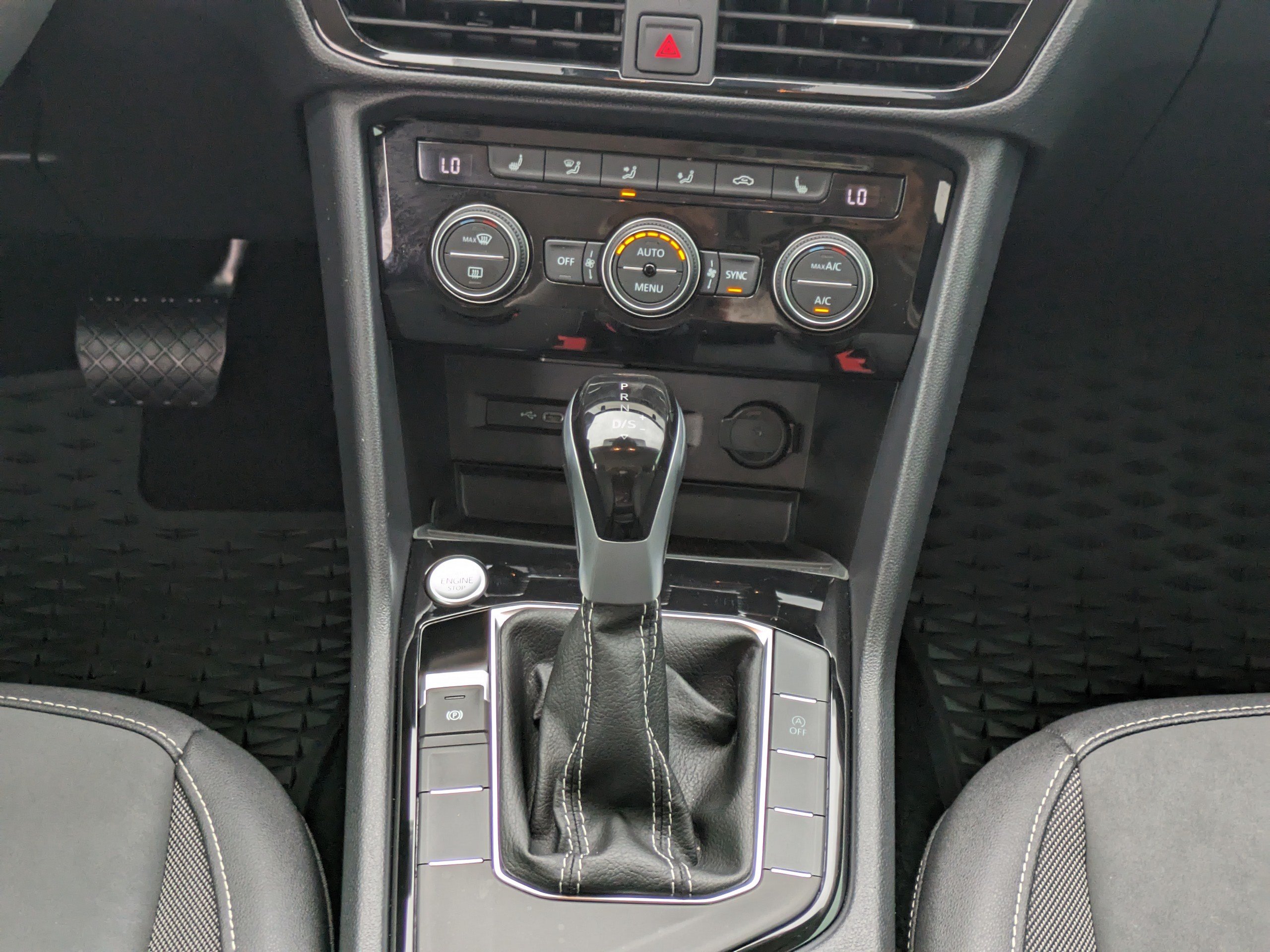 Certified 2024 Volkswagen Taos SE FWD image 19