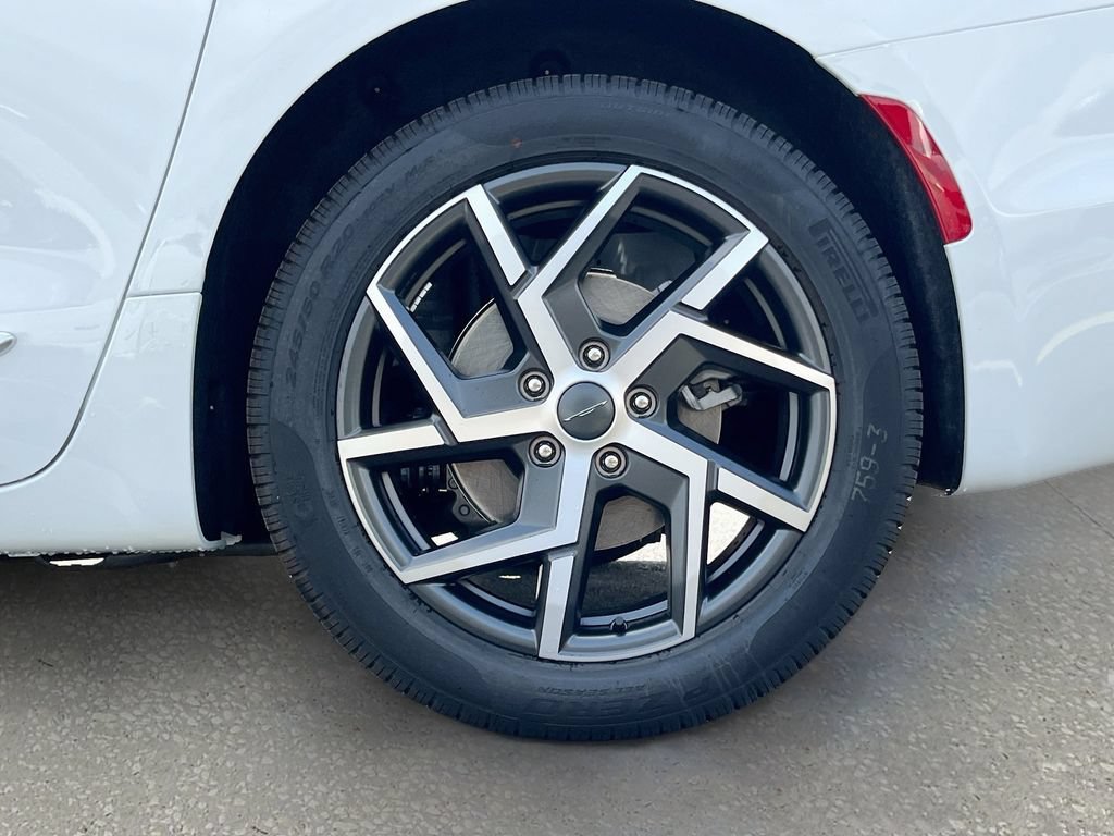 New 2027 Chrysler Pacifica Pinnacle w/ Theater Group FWD image 31