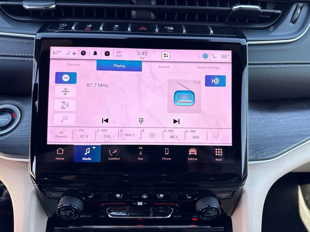 Used 2025 Jeep Grand Cherokee Limited w/ Luxury Tech Group II AWD/4WD image 24