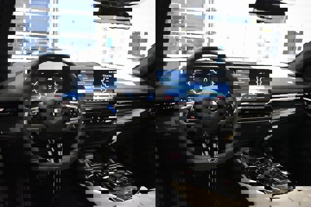 New 2026 BMW 530i xDrive w/ M Sport Package image 25