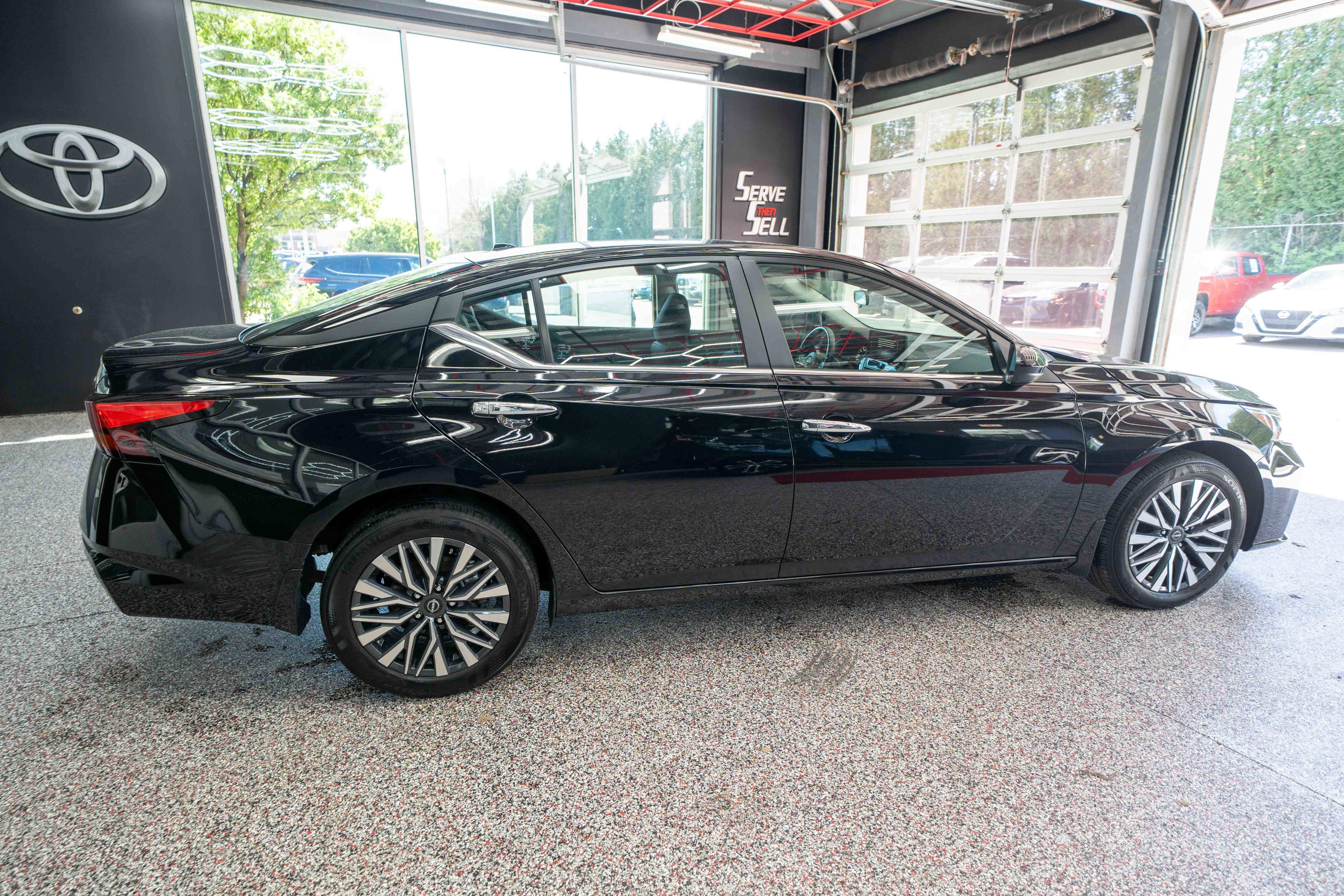 Used 2024 Nissan Altima 2.5 SV w/ SV Premium Package image 4