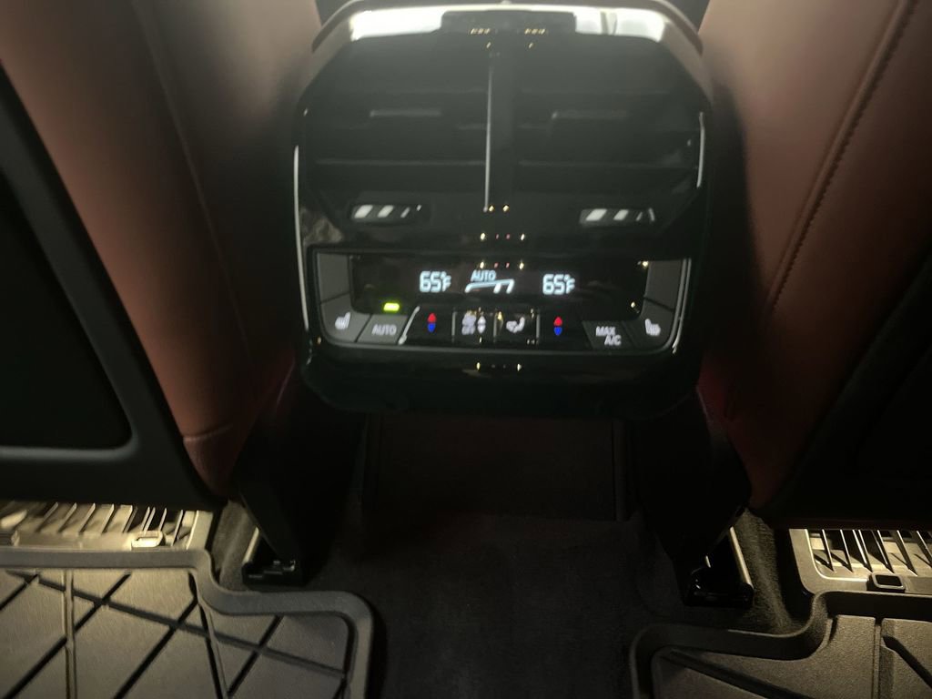 New 2022 BMW iX xDrive50 w/ Premium Package image 26