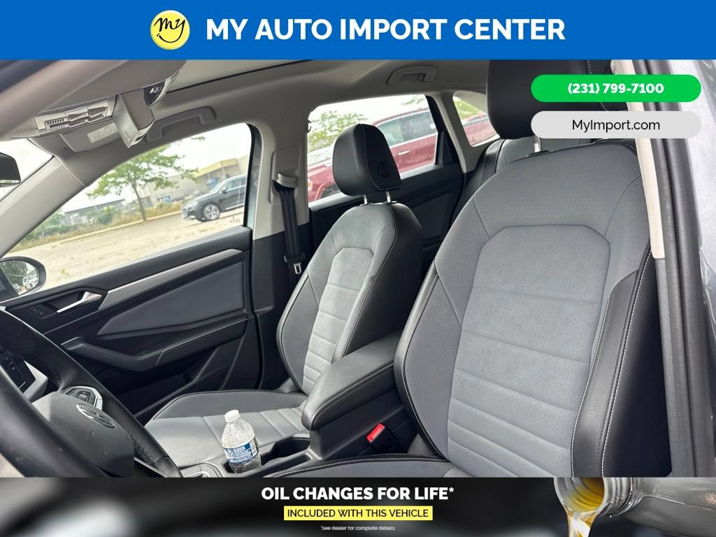 Used 2025 Volkswagen Jetta SE w/ Sunroof Package FWD image 7