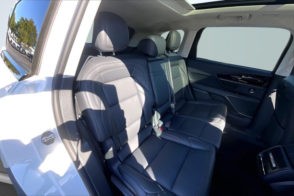 Used 2026 Lincoln Nautilus Premier w/ Equipment Group 102A AWD/4WD image 26