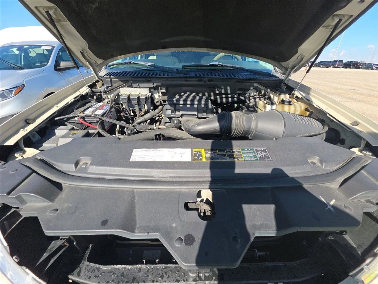 Used 2005 Lincoln Navigator Luxury image 20