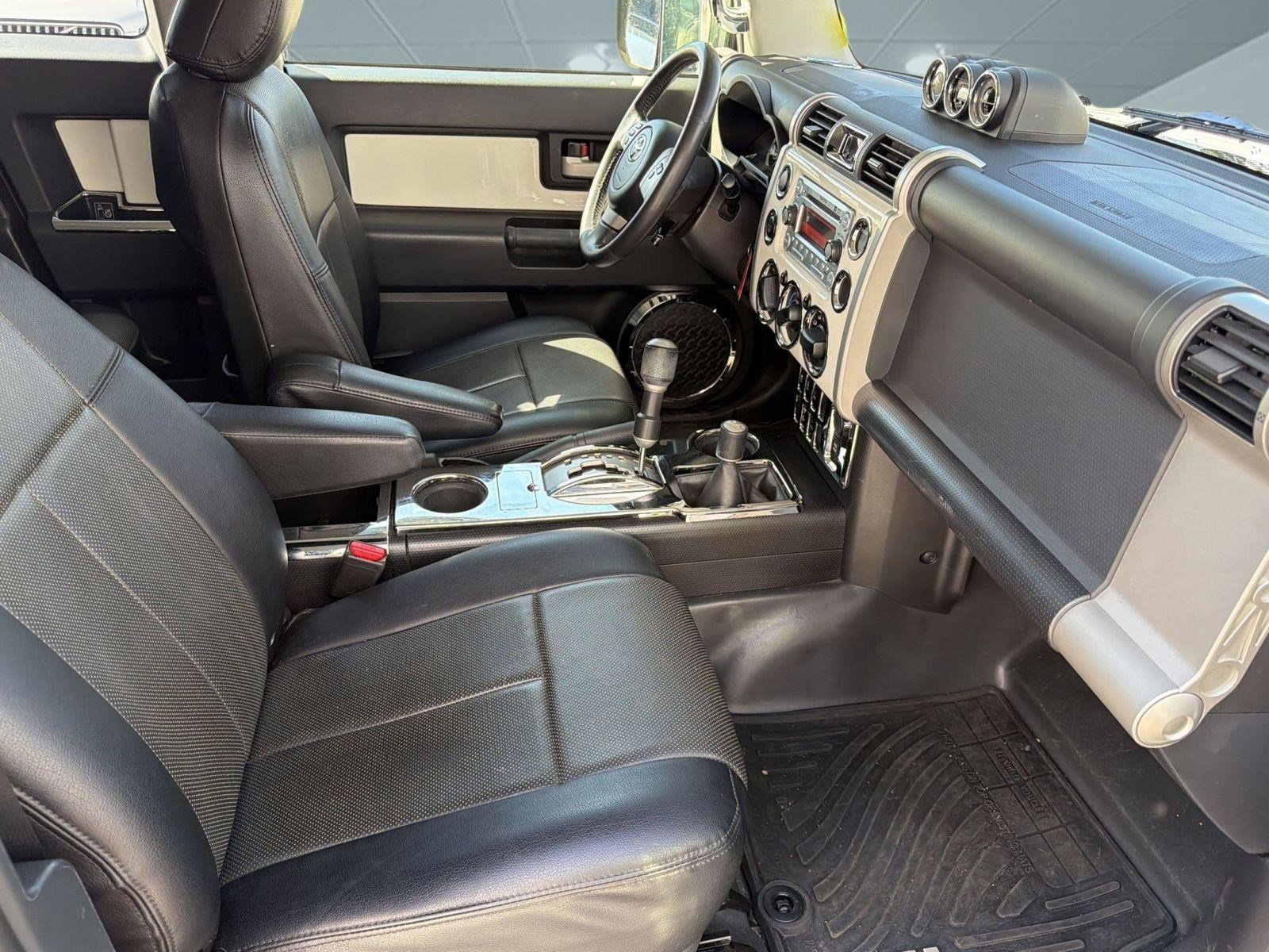 Used 2014 Toyota FJ Cruiser 4WD w/ Upgrade Package image 28