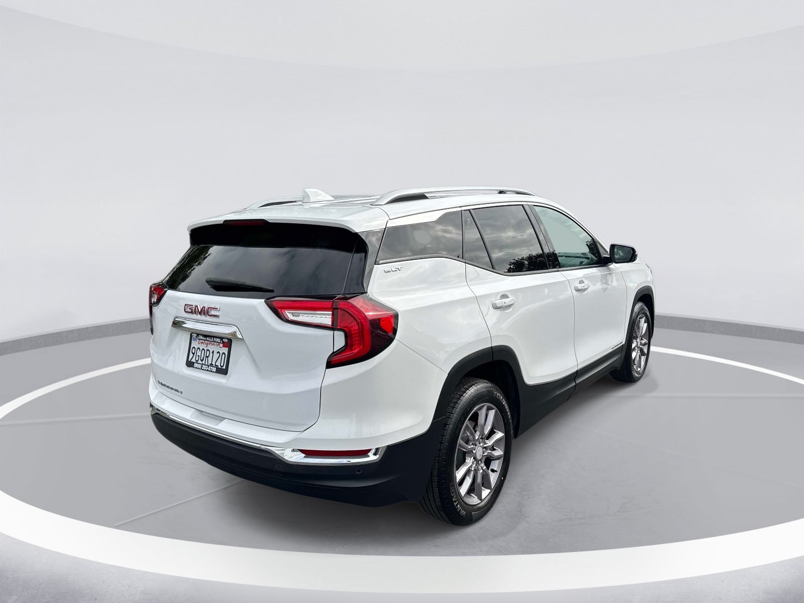Used 2022 GMC Terrain SLT w/ Infotainment Package II FWD image 5