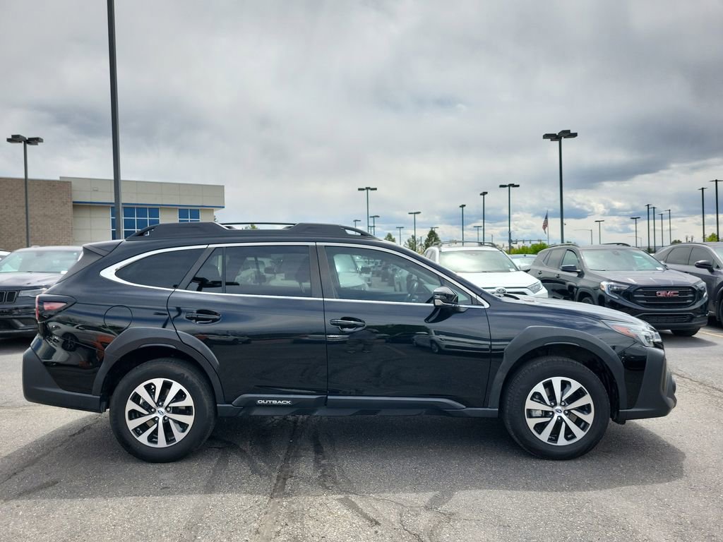 Used 2023 Subaru Outback Premium AWD/4WD image 3