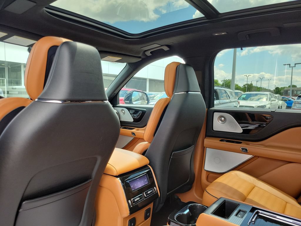 Certified 2024 Lincoln Aviator Black Label w/ Class IV Trailer Tow Package AWD/4WD image 16