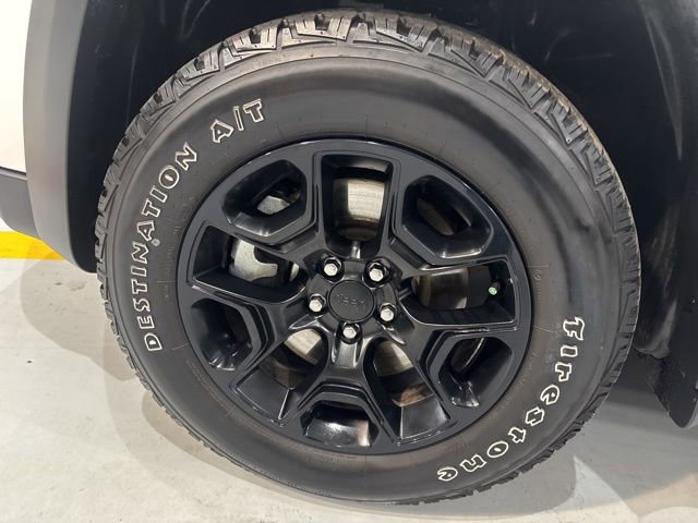 Used 2022 Jeep Cherokee Latitude w/ Sun & Sound Group image 40