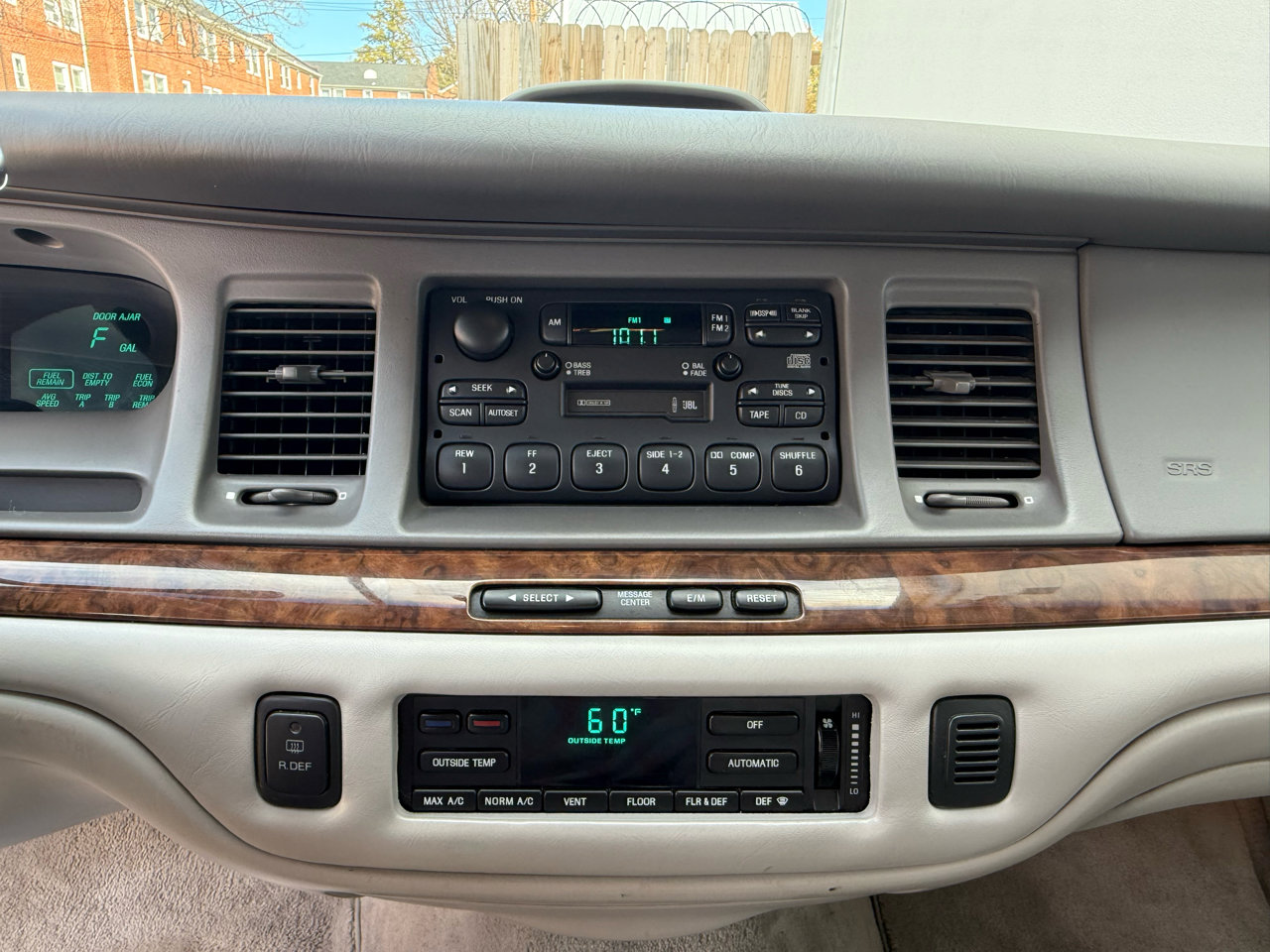 Used 1995 Lincoln Town Car Cartier image 17