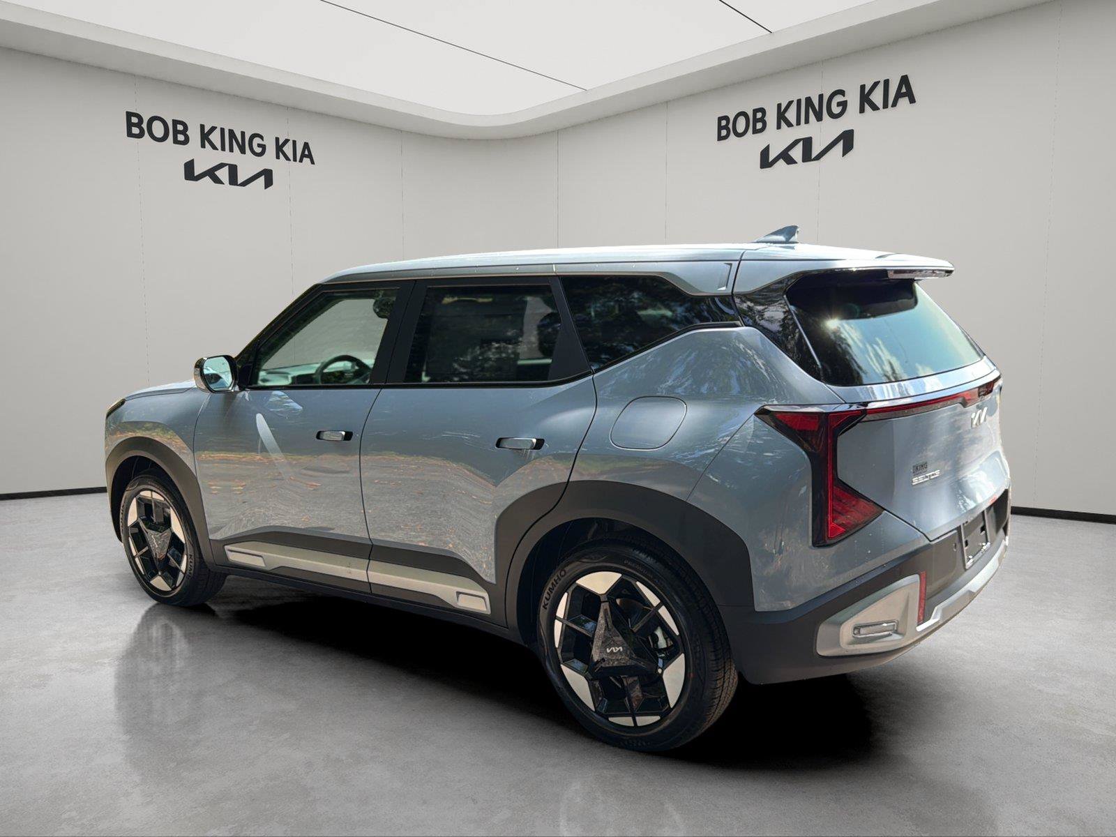 New 2027 Kia Seltos S FWD image 3