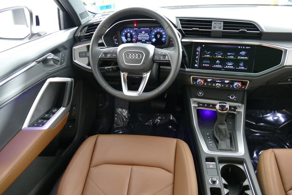 Certified 2025 Audi Q3 2.0T Premium Plus w/ Premium Plus Package AWD/4WD image 6