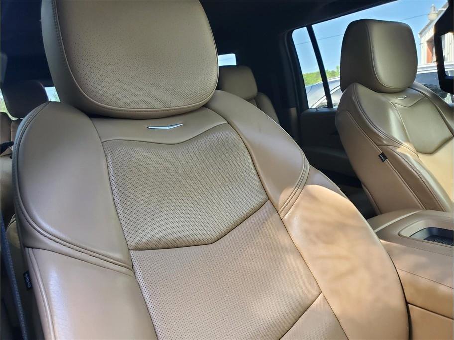 Used 2018 Cadillac Escalade ESV Platinum AWD/4WD image 46