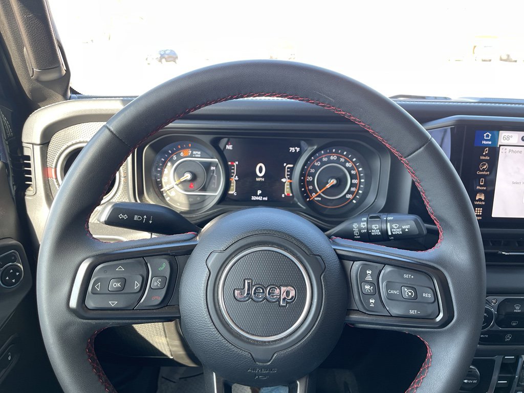 Used 2025 Jeep Wrangler Unlimited Rubicon image 24