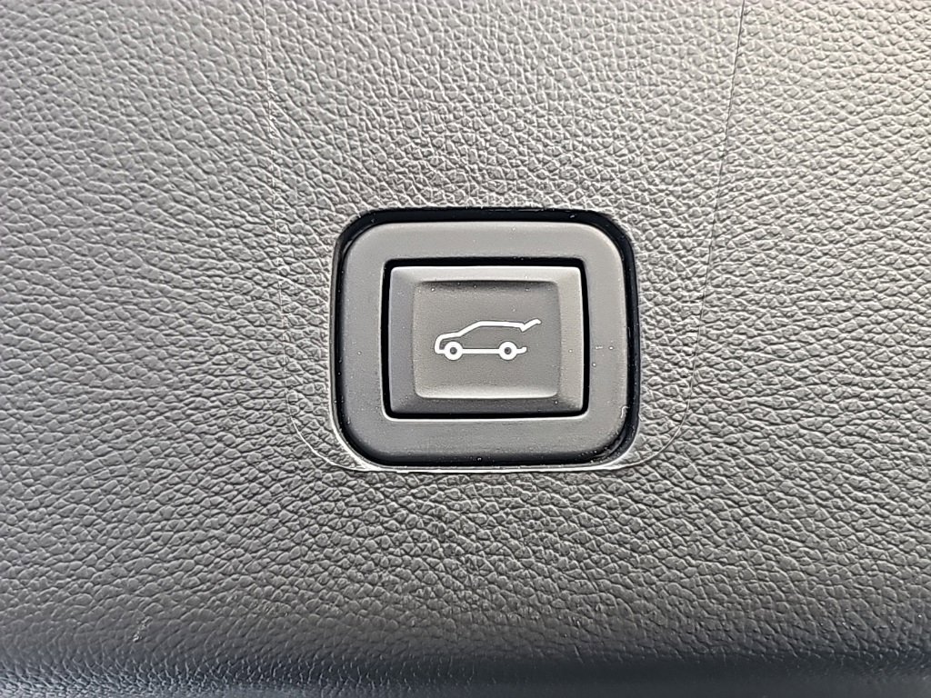 Certified 2023 Chevrolet Traverse Premier w/ Redline Edition image 7