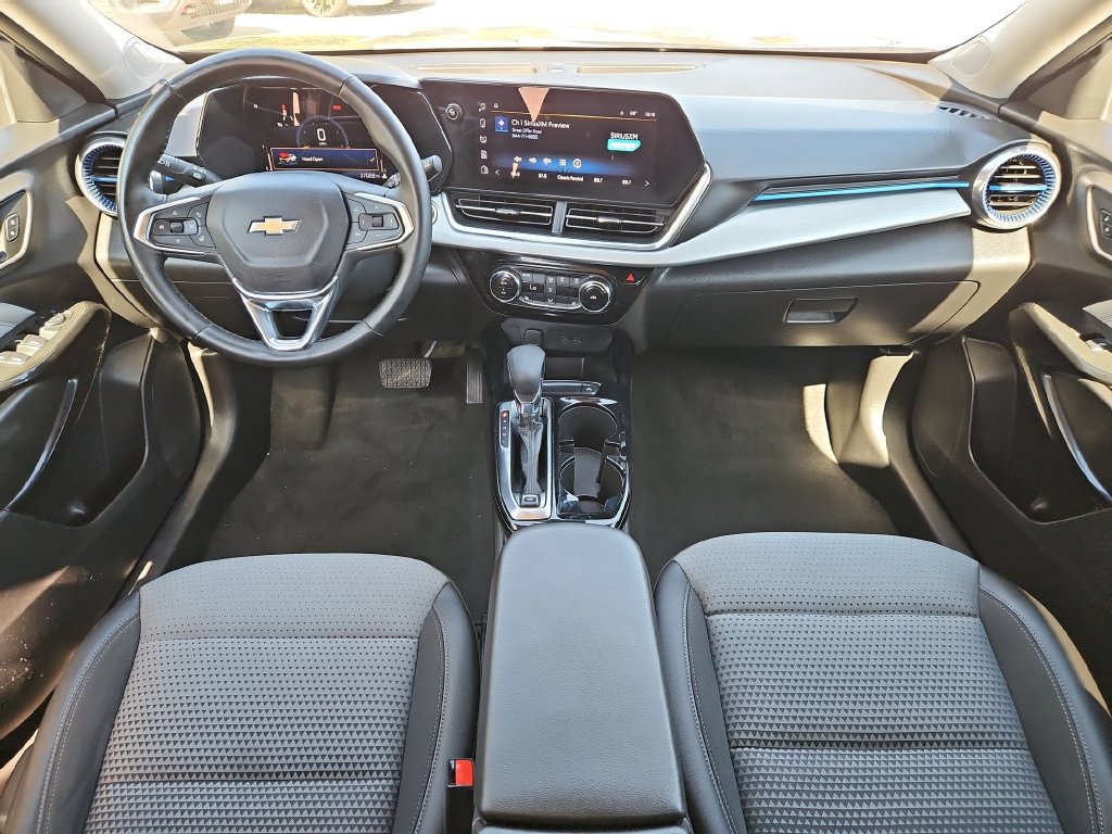 Used 2025 Chevrolet Trax LT w/ LT Convenience Package FWD image 26