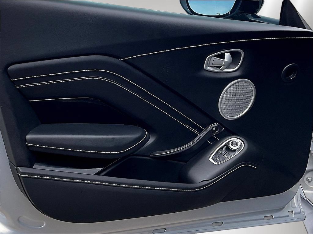 Used 2020 Aston Martin V8 Vantage Coupe RWD image 19