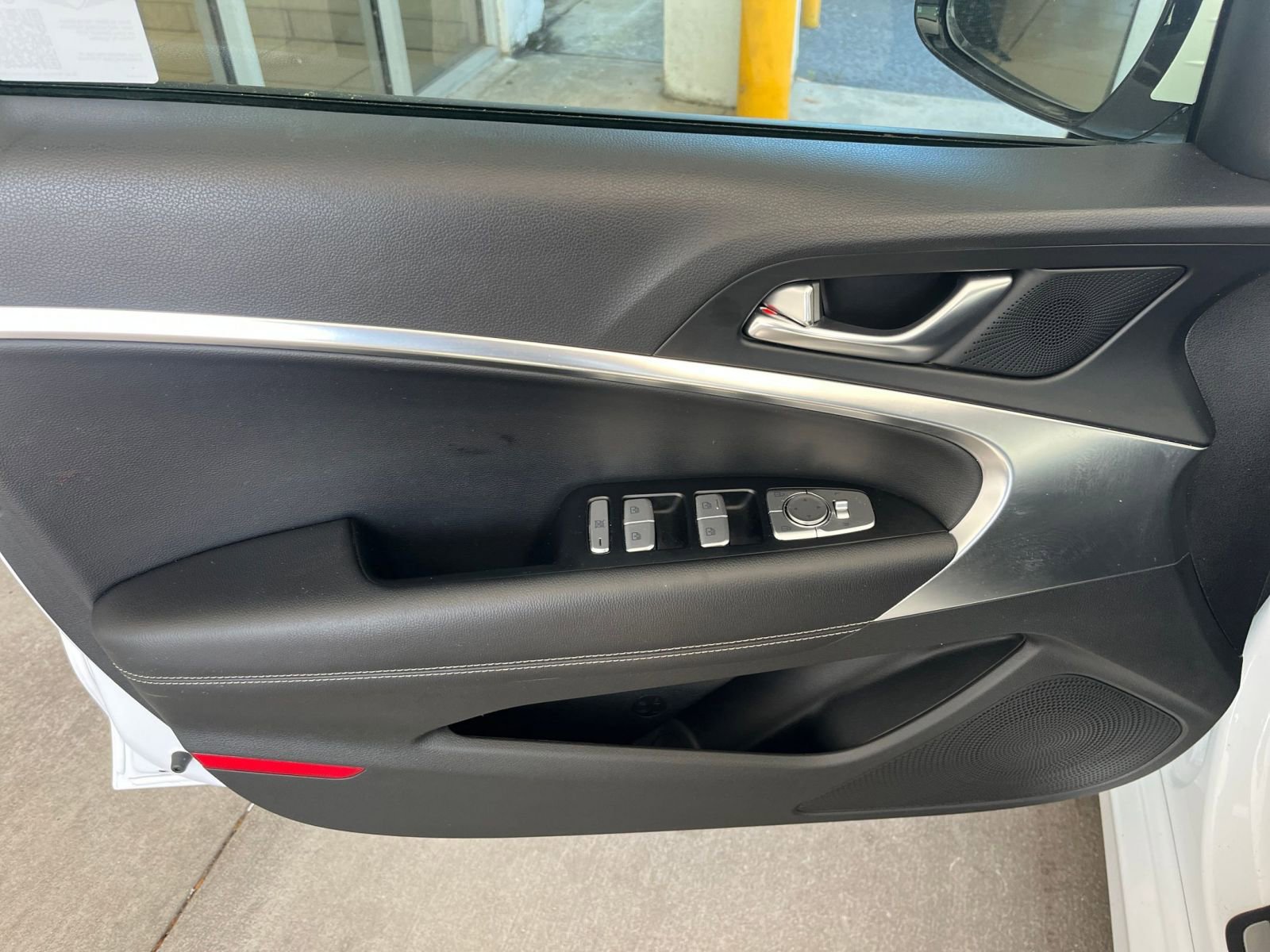 Used 2025 Genesis G70 2.5T image 18