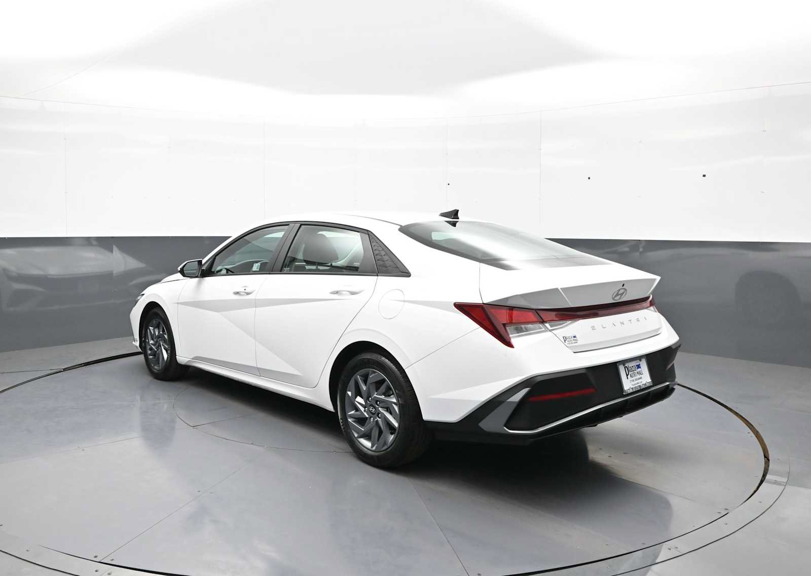 Certified 2024 Hyundai Elantra SEL FWD image 8