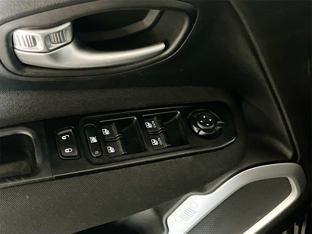 Used 2019 Jeep Renegade Sport w/ Sport Appearance Group image 17