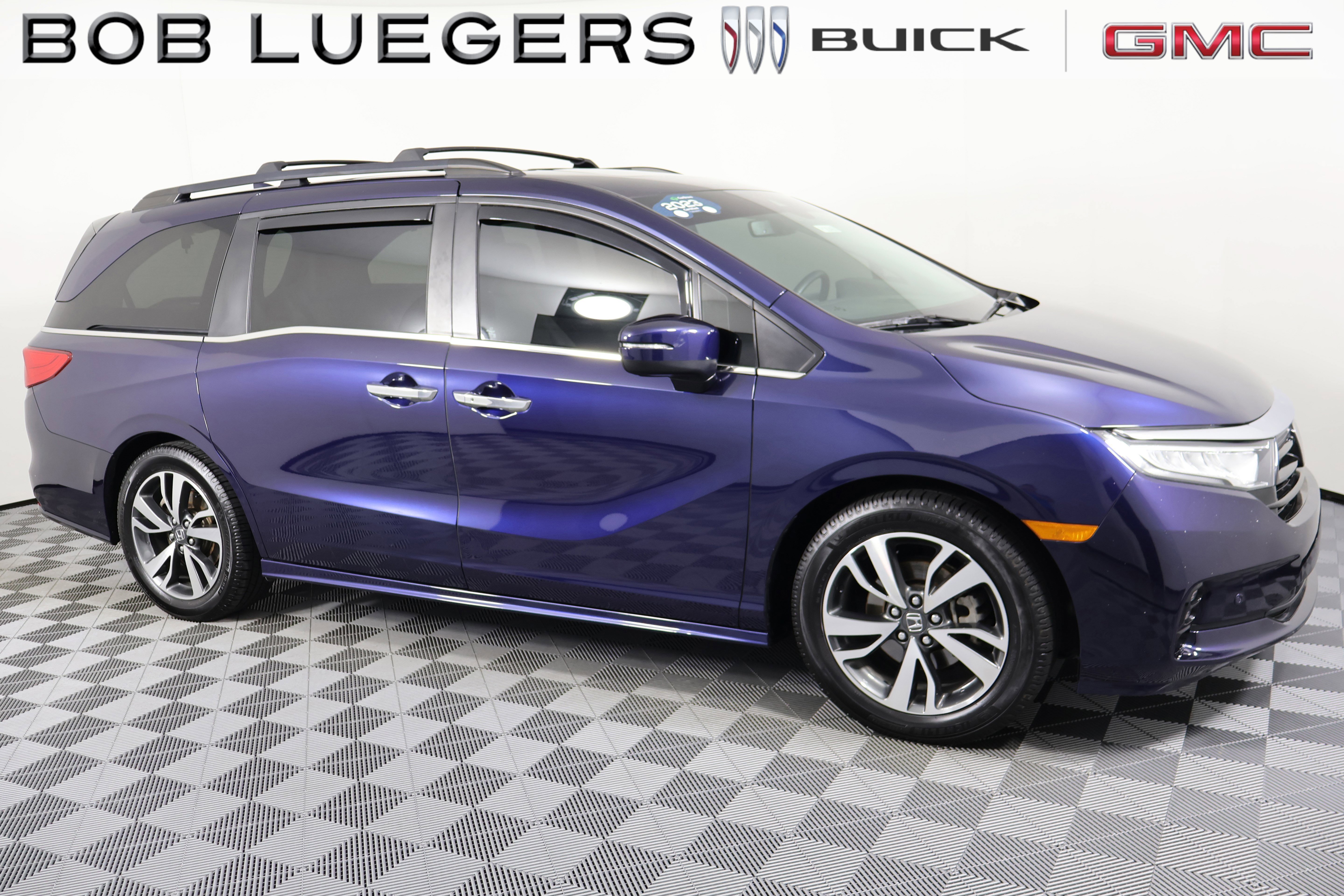 Used 2023 Honda Odyssey Touring image 2