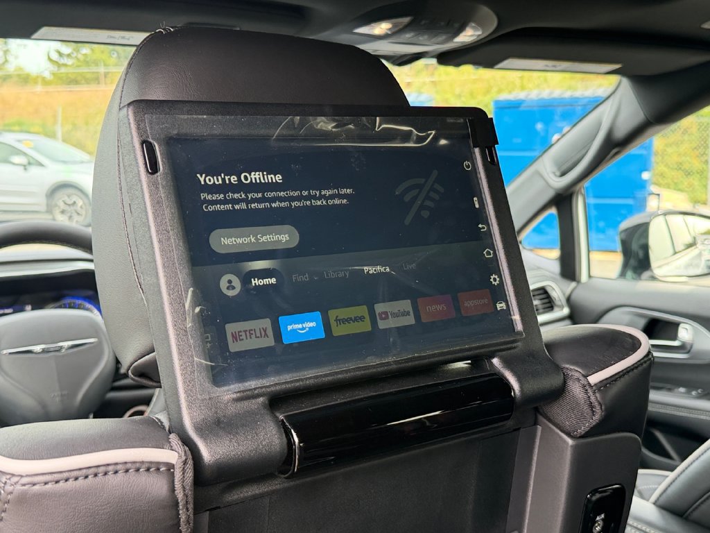 Used 2026 Chrysler Pacifica Limited w/ Uconnect Theater Family Group AWD/4WD image 31