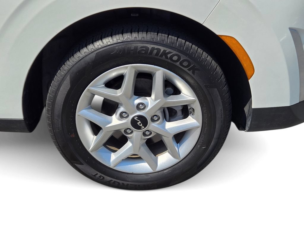 Certified 2025 Kia Soul LX w/ LX Technology Package FWD image 6