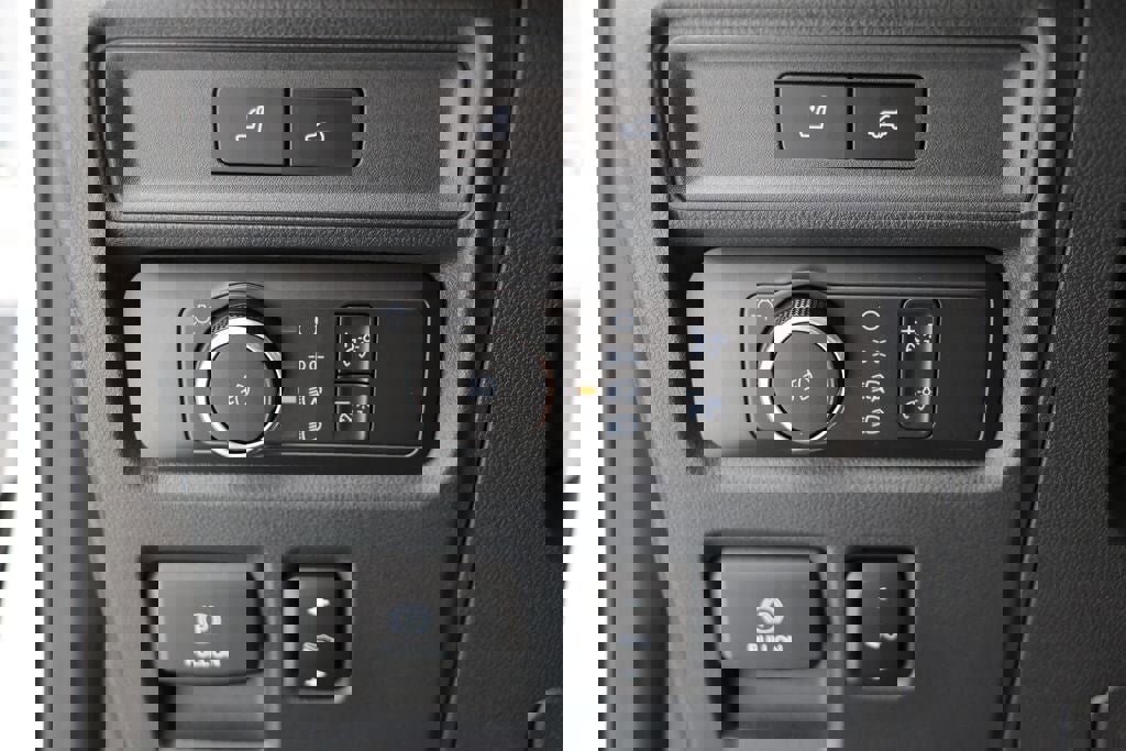 Used 2022 Ford Expedition Limited image 31