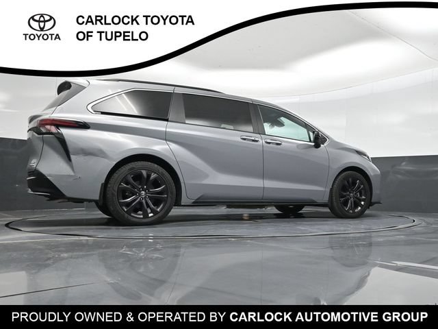 Used 2024 Toyota Sienna XSE FWD image 50