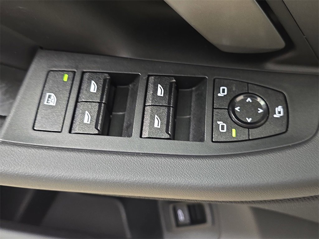 Used 2025 BMW 530i xDrive w/ Premium Package image 31