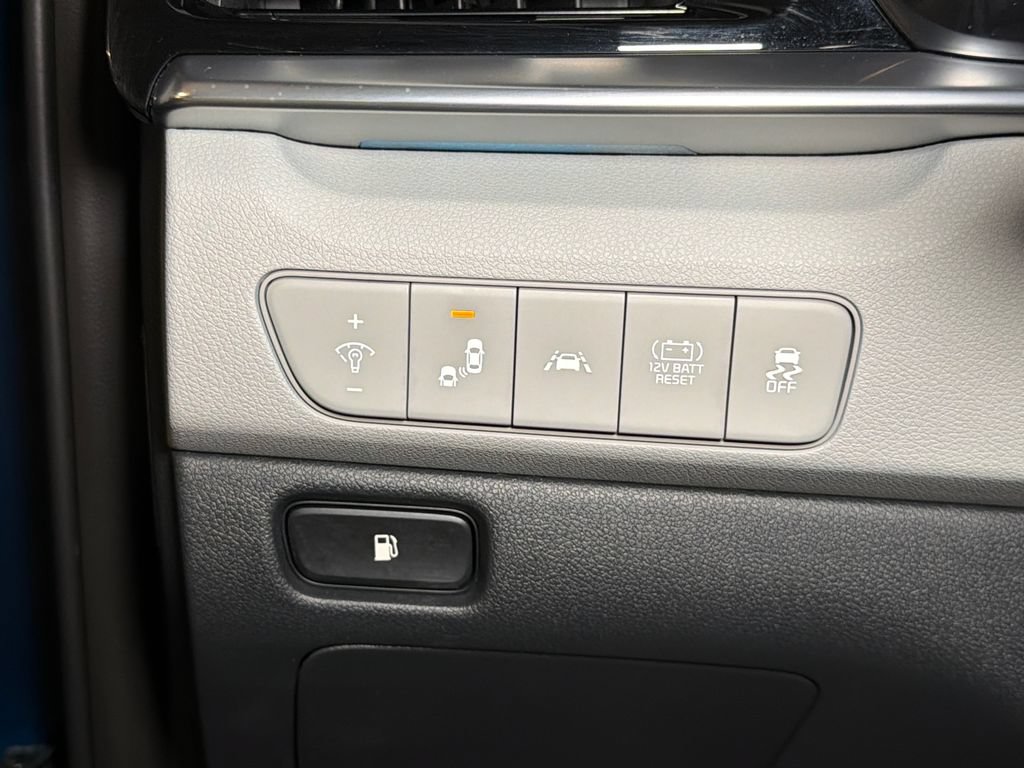 Certified 2022 Kia Niro Touring Special Edition FWD image 22