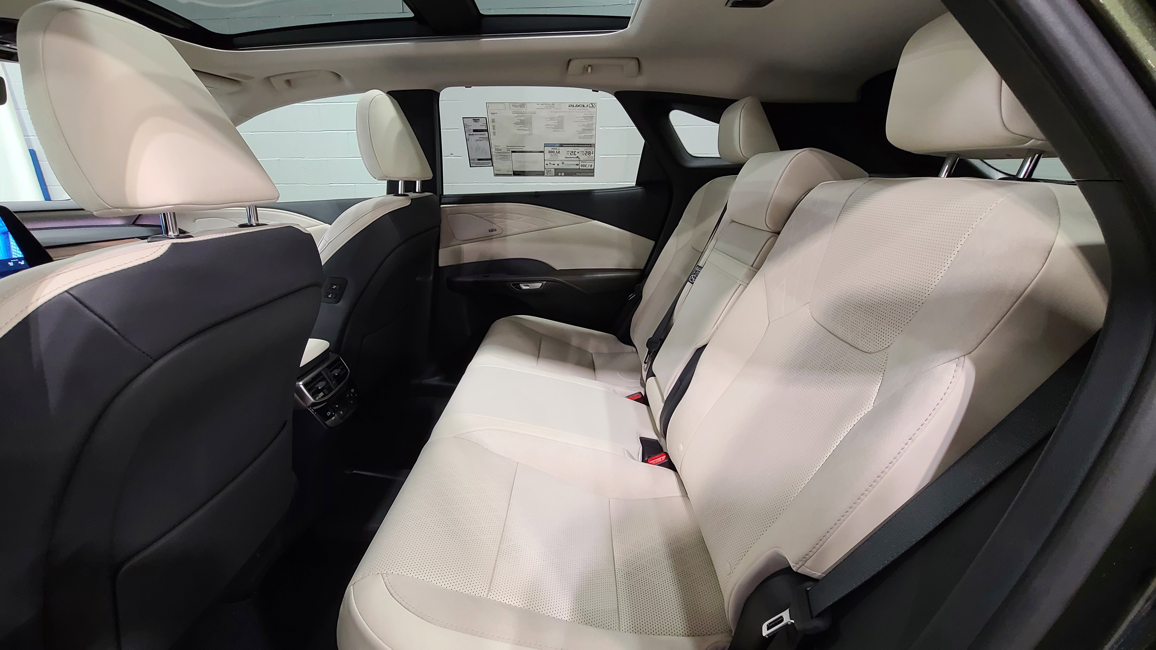 Used 2026 Lexus RX 450h AWD w/ Convenience Package image 33