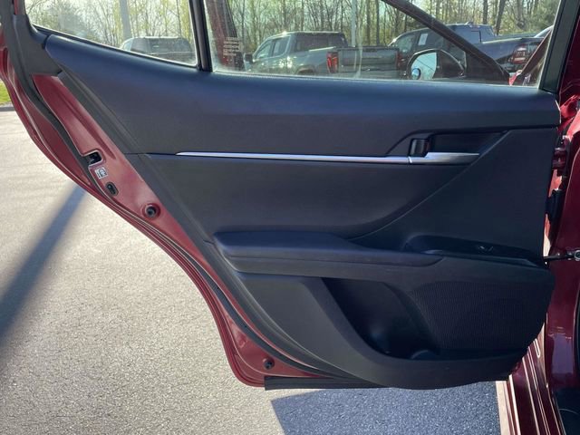 Used 2018 Toyota Camry SE image 12