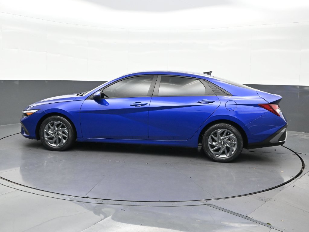 Used 2024 Hyundai Elantra SEL FWD image 2