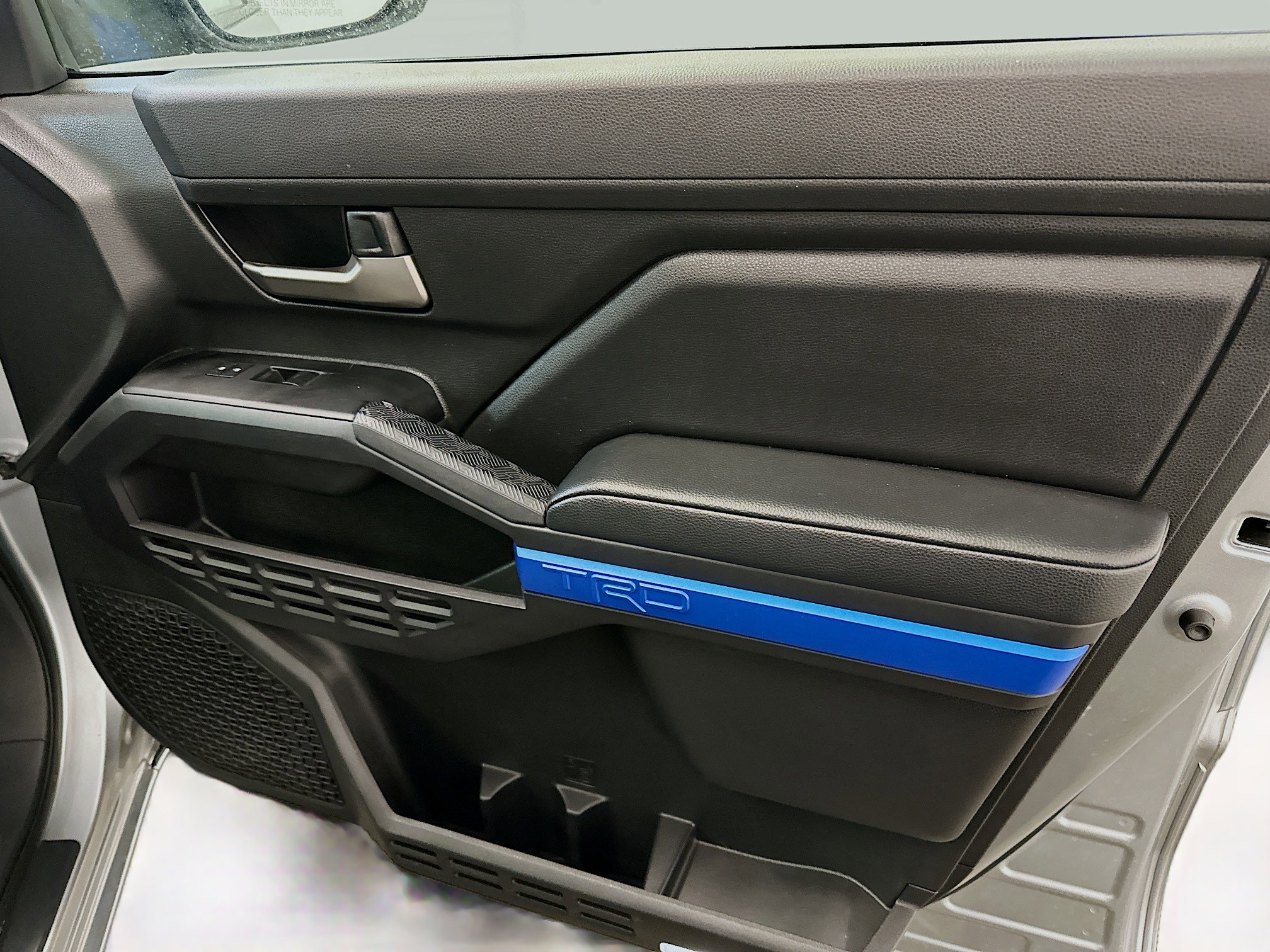 Used 2025 Toyota Tacoma TRD Sport w/ TRD Sport Upgrade Package image 34