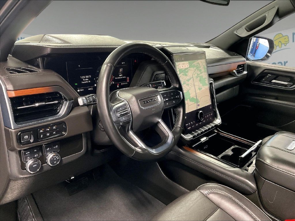 Used 2025 GMC Yukon Denali AWD/4WD image 8